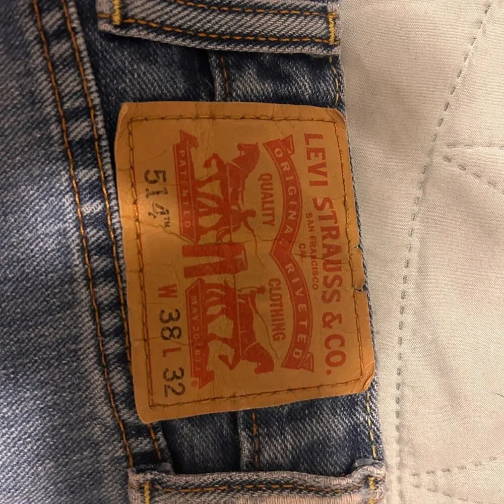 Levi’s 514‎ Men’s Straight Fit Jeans – Medium Wash Denim, Size 38x32